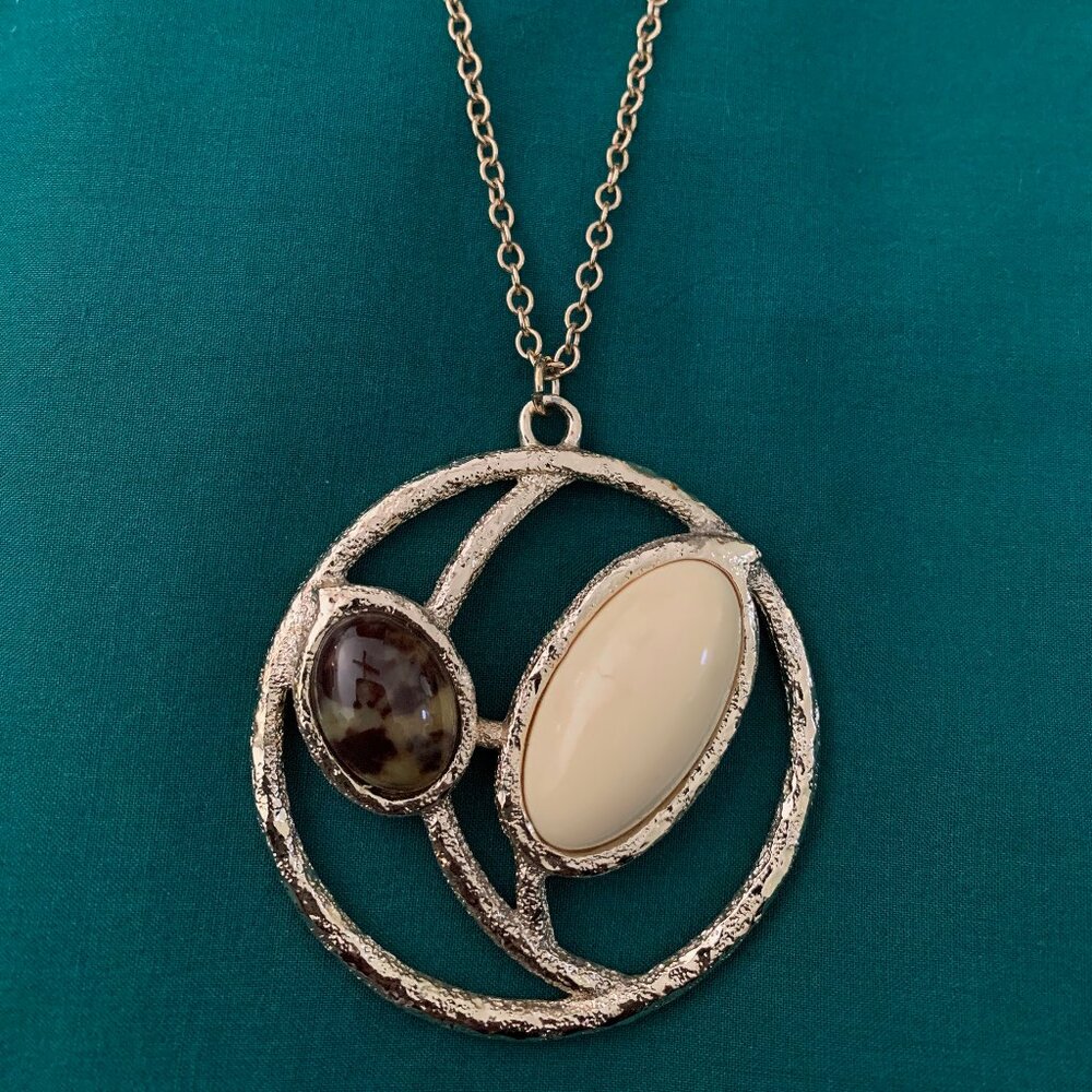 NOS Vintage 1974 DESERT FLOWER Sarah Coventry Pendant Necklace. NEVER Worn